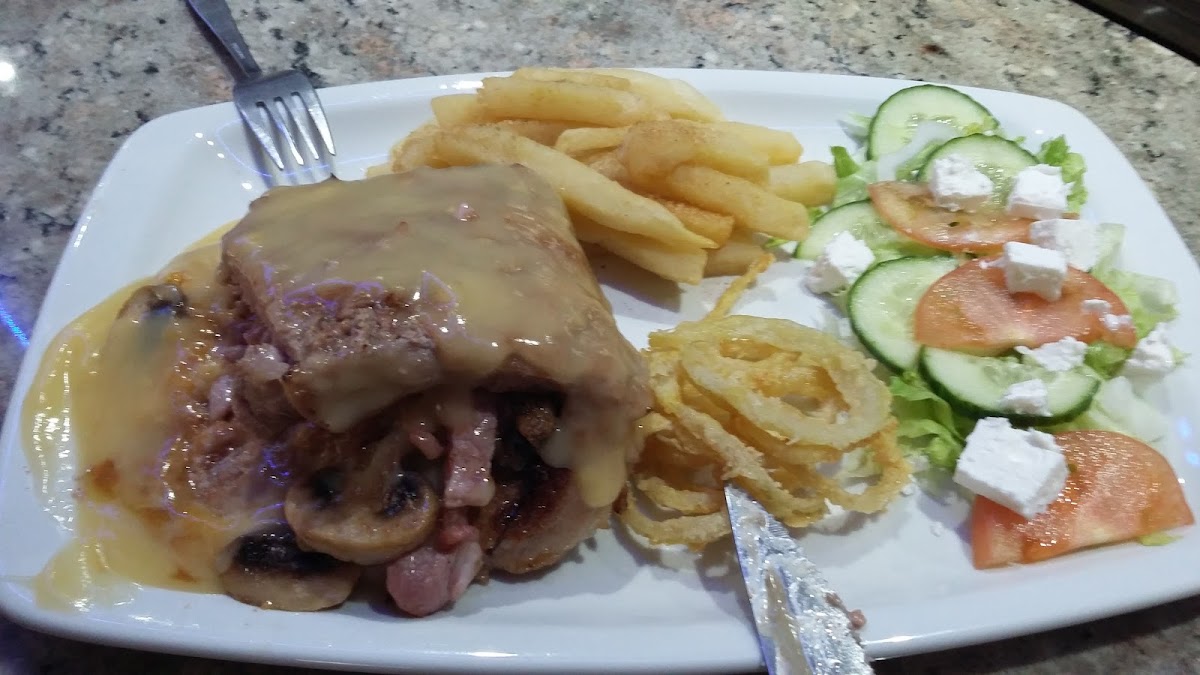 Jackie's Pub & Restaurant-8