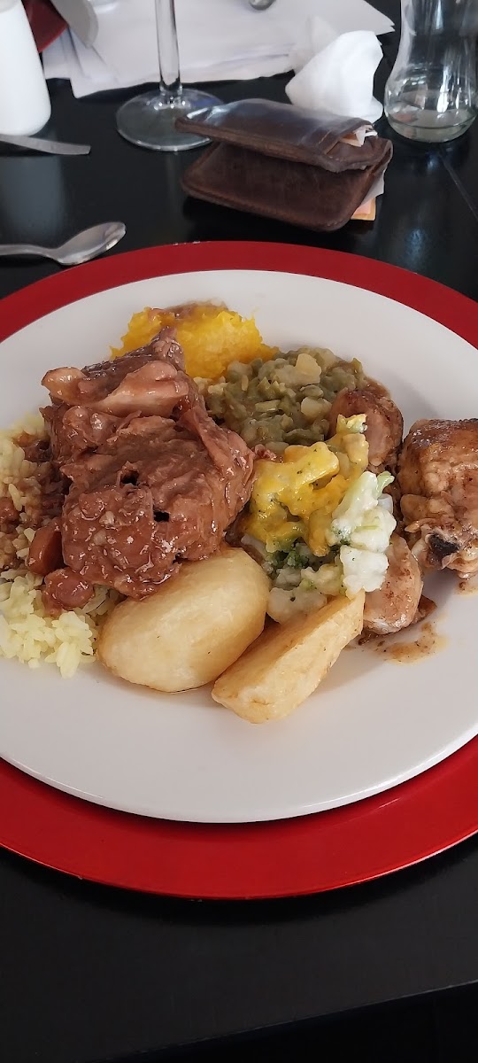 Jackie's Pub & Restaurant-9